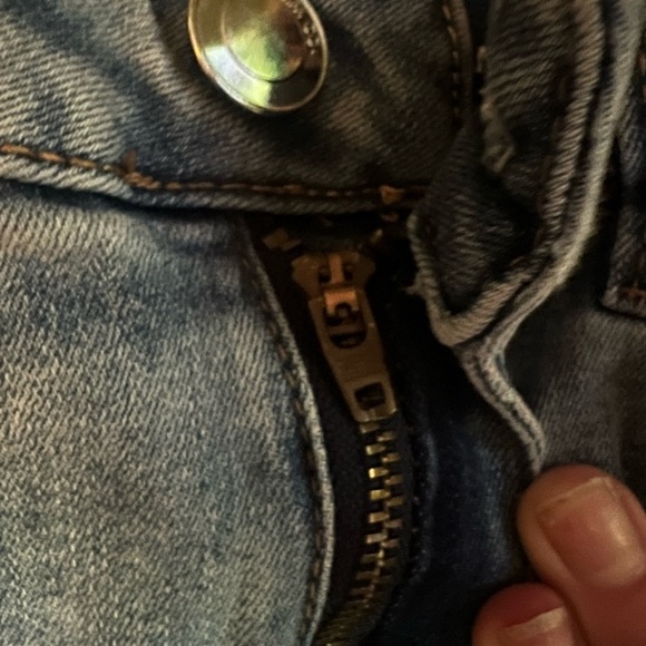 Woman’s Classic Cali Mid Ride Skinny Jeans - Picture 4 of 5